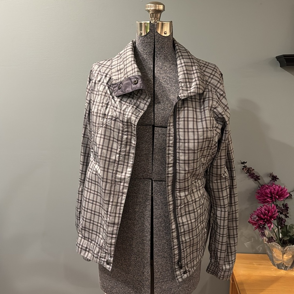 Nau Lightweight Jacket - Picture 8 of 11